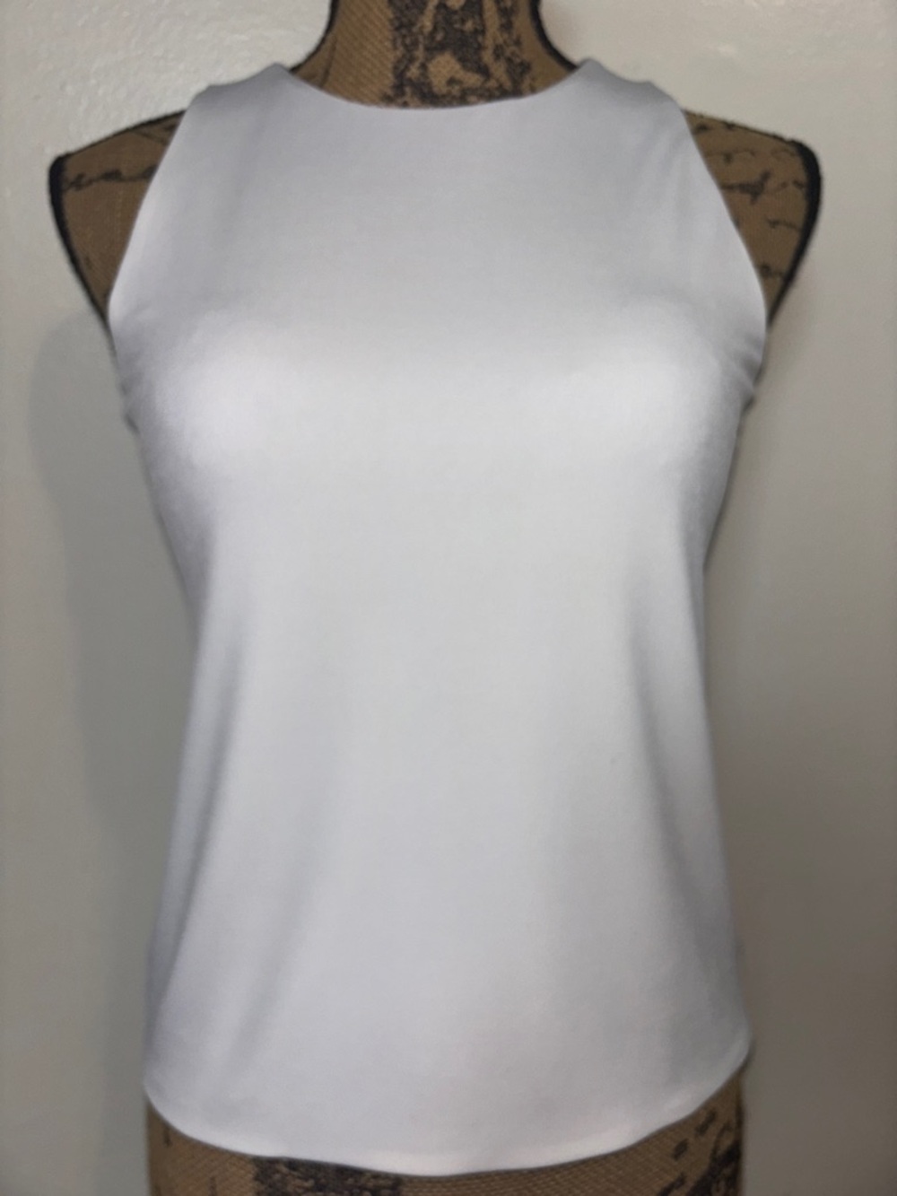 Sleeveless Crewneck Tank Top - White